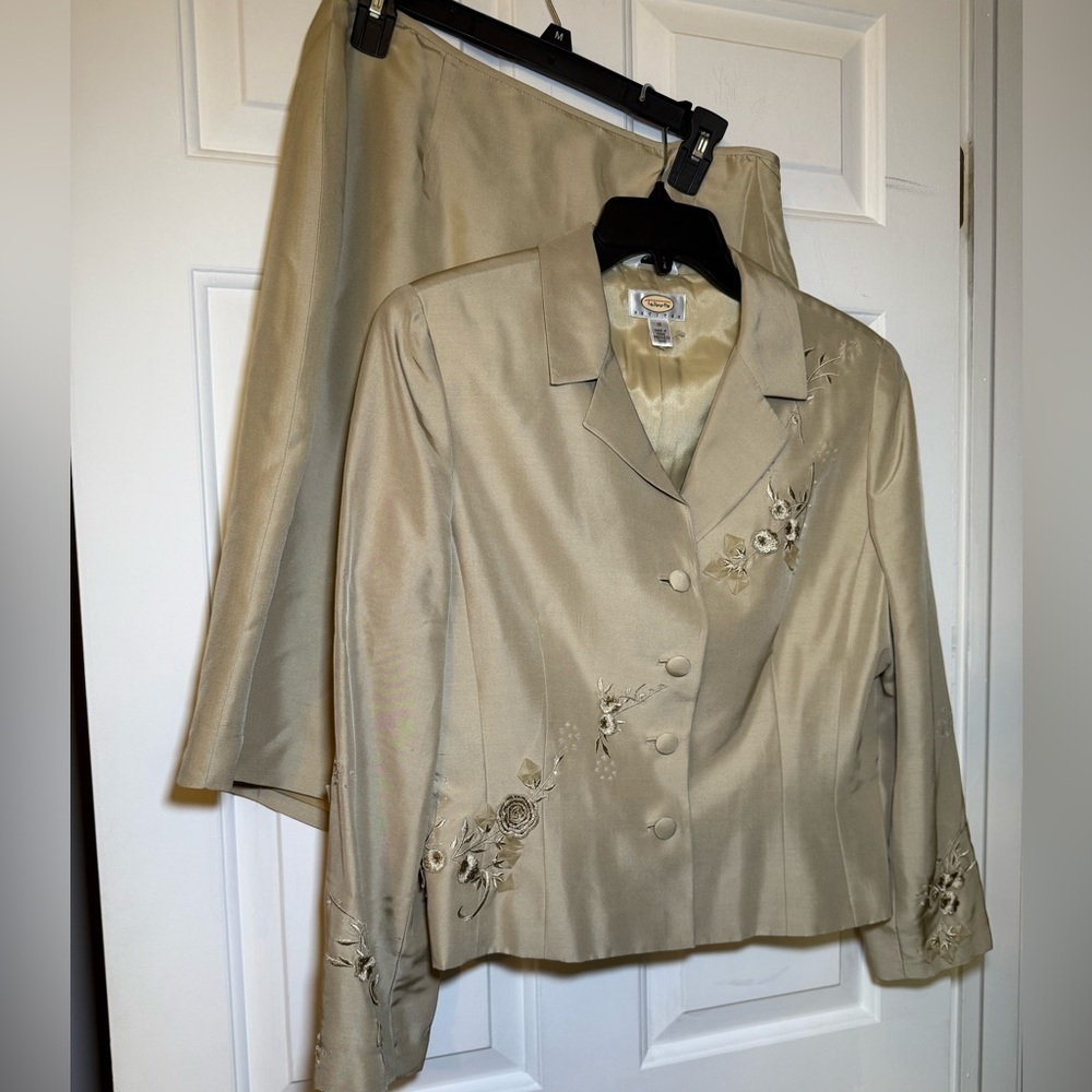 Talbots Pure Silk Embroidered Beads Beige Suit Sz 12 Petite Skirt Blazer Floral
